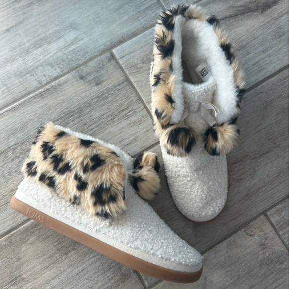 Toms Celeste Cheetah Shearling Booties Slippers Cozy Indoor Outdoor Size… - Picture 4 of 13